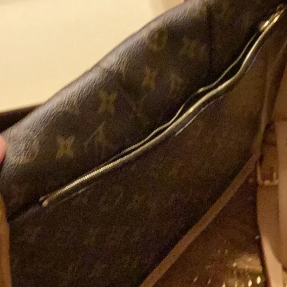 Louis Vuitton Monogram canvas Menilmontant MM - Picture 6 of 13